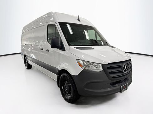 Used 2025 Mercedes-Benz Sprinter 2500 image 1