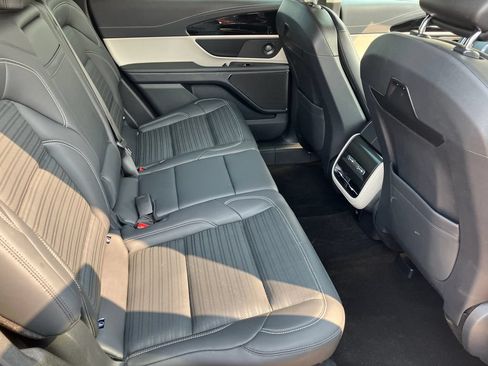 Used 2025 Lincoln Nautilus Reserve AWD/4WD image 15