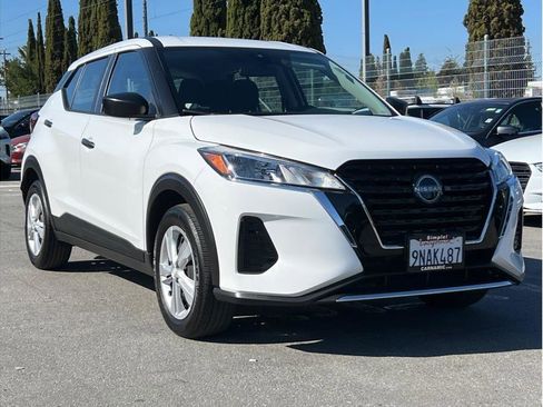 Used 2024 Nissan Kicks S image 3