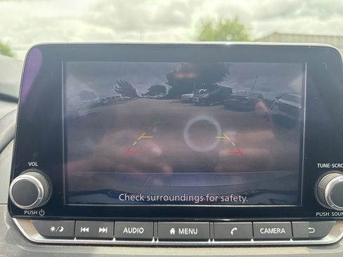Certified 2025 Nissan Rogue SV FWD image 27