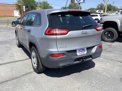 Used 2017 Jeep Cherokee Sport w/ Trailer Tow Group AWD/4WD image 14