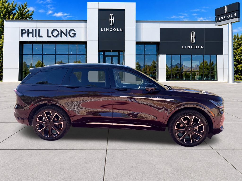 Used 2024 Lincoln Nautilus Reserve w/ Equipment Group 202A AWD/4WD image 10