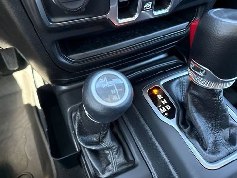 Used 2022 Jeep Gladiator Sport AWD/4WD image 20