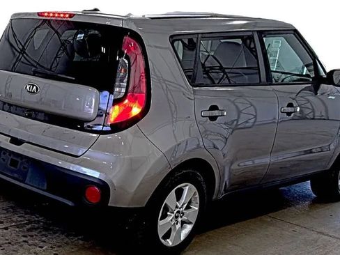 Used 2017 Kia Soul w/ Convenience Package FWD image 2