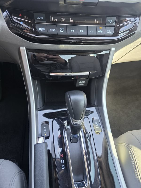 Used 2017 Honda Accord EX-L image 24
