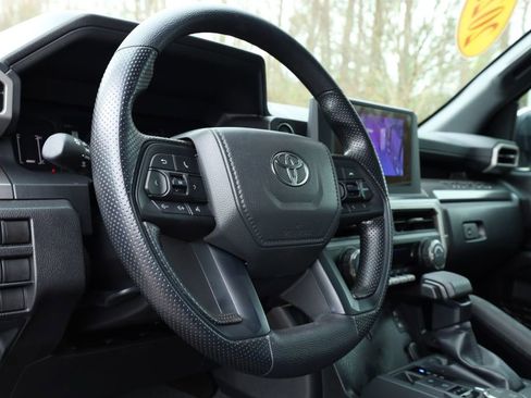 Used 2025 Toyota Tacoma SR5 image 7