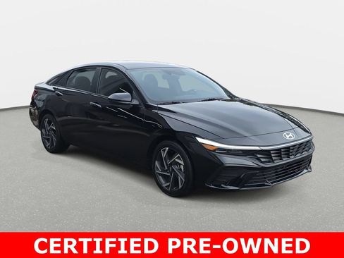 Used 2025 Hyundai Elantra SEL FWD image 3