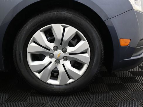 Used 2013 Chevrolet Cruze LS image 27