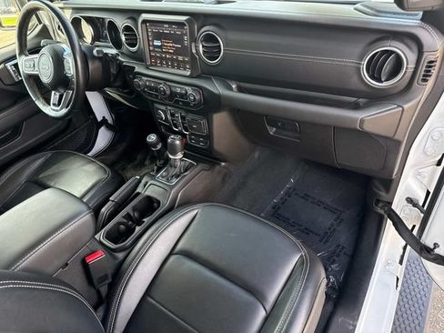Used 2023 Jeep Wrangler Unlimited Sahara w/ Cold Weather Group AWD/4WD image 18