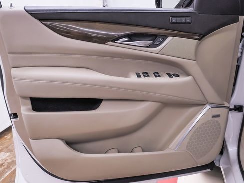 Used 2020 Cadillac Escalade Luxury image 32
