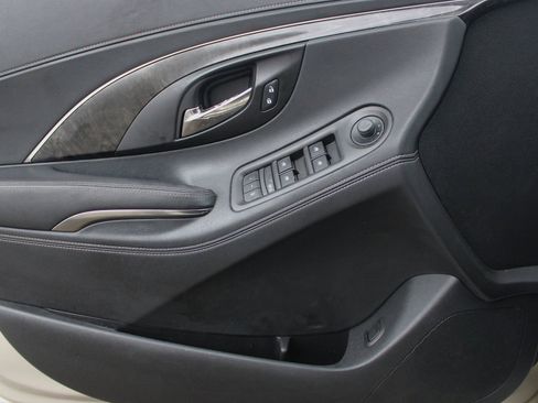 Used 2014 Buick LaCrosse Leather image 12