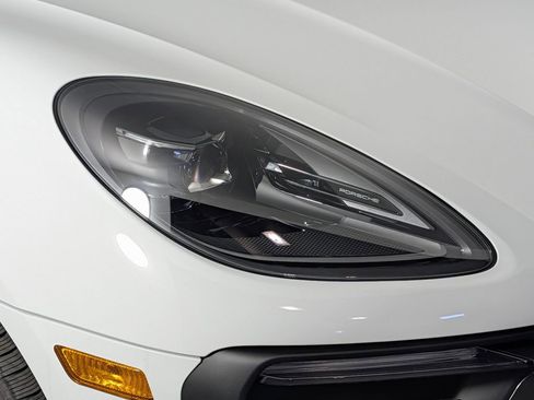 New 2026 Porsche Macan Turbo image 15