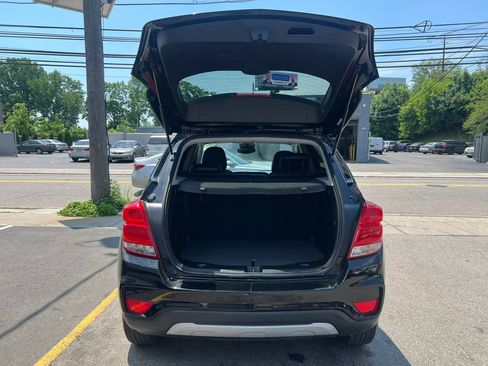 Used 2018 Chevrolet Trax LT w/ LT Convenience Package FWD image 9