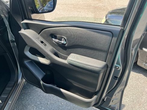 Used 2022 Nissan Frontier SV w/ Technology Package image 41