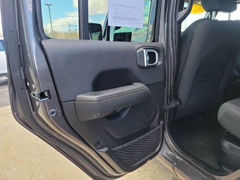Used 2025 Jeep Wrangler Unlimited Sahara w/ Safety Group AWD/4WD image 16