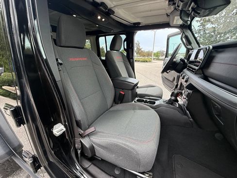 Used 2024 Jeep Wrangler Unlimited Rubicon AWD/4WD image 22