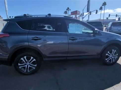 Used 2016 Toyota RAV4 LE image 9