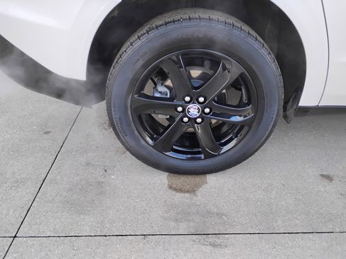 Used 2023 Buick Enclave Essence w/ Sport Touring Edition image 26