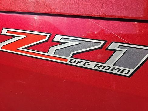 Used 2018 Chevrolet Colorado Z71 AWD/4WD image 11