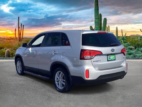 Used 2014 Kia Sorento LX FWD image 3