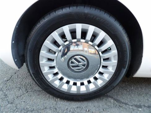 Used 2013 Volkswagen Beetle 2.5 image 16