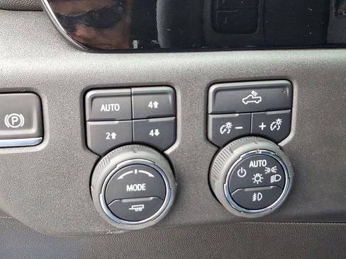 Used 2025 Chevrolet Silverado 1500 LT Trail Boss AWD/4WD image 27