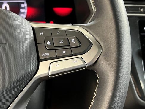 Used 2023 Volkswagen Tiguan SE R-Line image 25