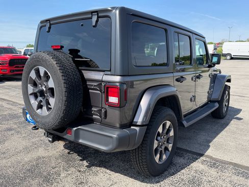 Used 2019 Jeep Wrangler Unlimited Sahara AWD/4WD image 5