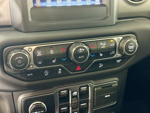 Used 2019 Jeep Wrangler Unlimited Sport S AWD/4WD image 26