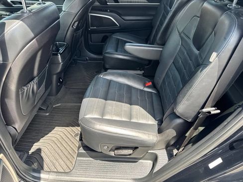 Used 2024 Kia Telluride SX Prestige w/ Towing Package AWD/4WD image 11