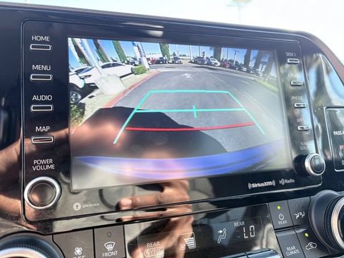 Used 2021 Toyota Highlander LE FWD image 20