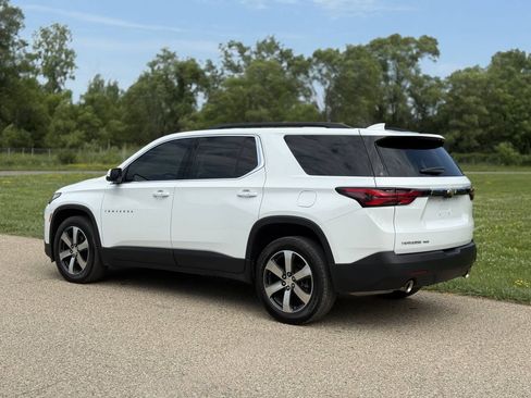 Used 2023 Chevrolet Traverse LT w/ LT Premium Package AWD/4WD image 5