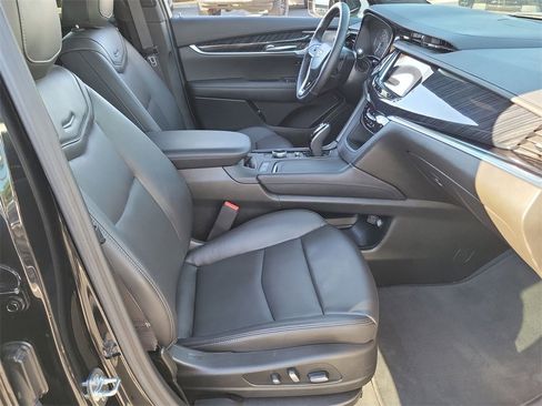 Used 2025 Cadillac XT6 Premium Luxury w/ Technology Package image 28