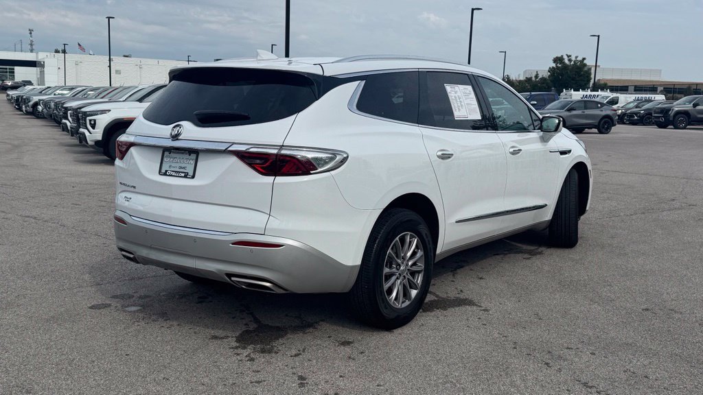 Used 2023 Buick Enclave Essence FWD image 2