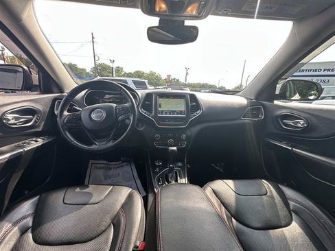 Used 2019 Jeep Cherokee Trailhawk AWD/4WD image 13