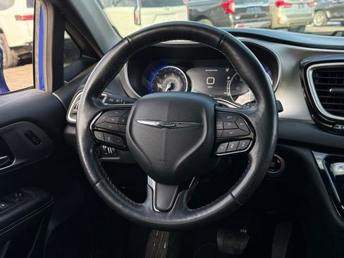 Used 2020 Chrysler Pacifica Touring-L w/ Advanced Safetytec Group image 6