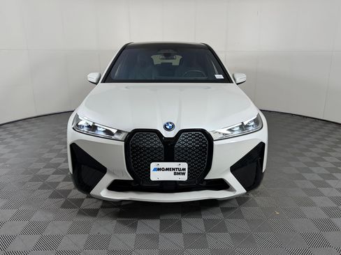 Used 2024 BMW iX xDrive50 w/ Premium Package AWD/4WD image 6