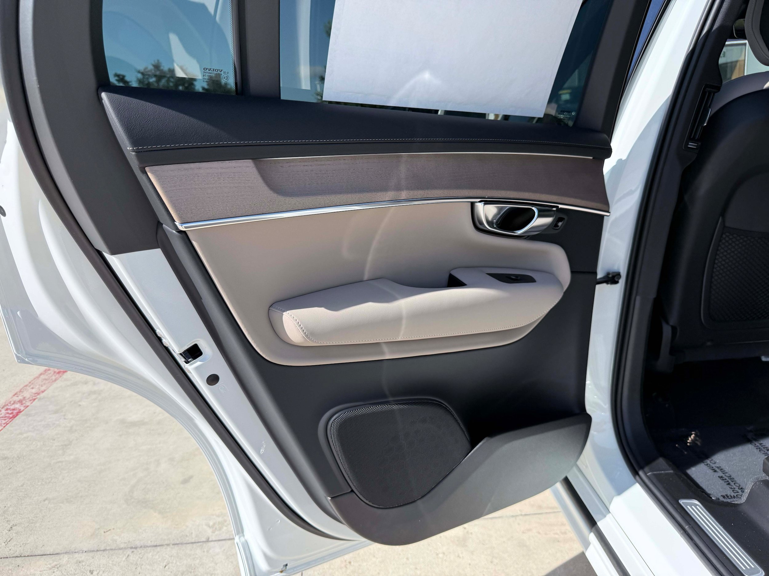 New 2026 Volvo XC90 B6 Plus w/ Protection Package Premier AWD/4WD image 14