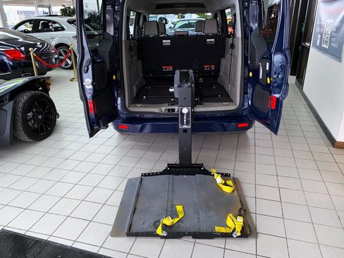 Used 2014 Ford Transit Connect XLT image 11