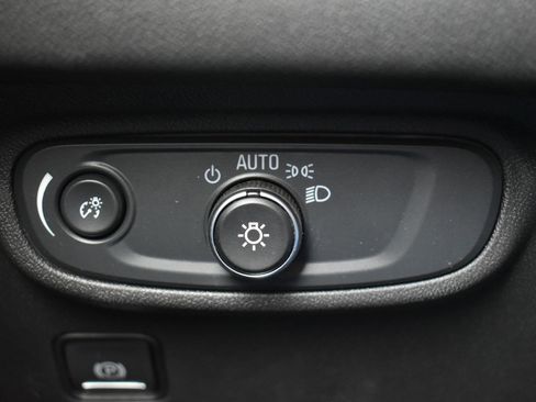 Used 2024 GMC Terrain SLE image 18