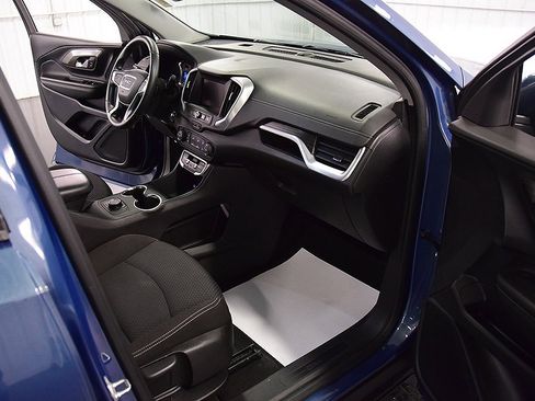 Used 2024 GMC Terrain SLE image 28