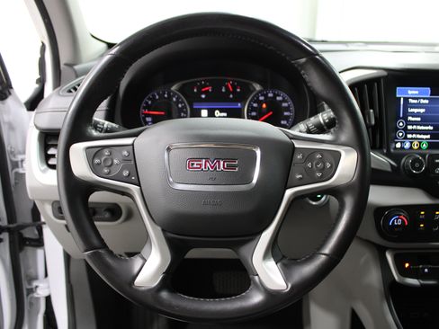 Used 2022 GMC Terrain SLT w/ Infotainment Package II AWD/4WD image 9