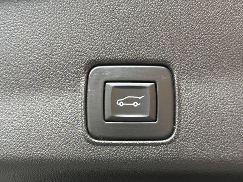 Used 2023 Chevrolet TrailBlazer RS w/ Sun and Liftgate Package FWD image 35