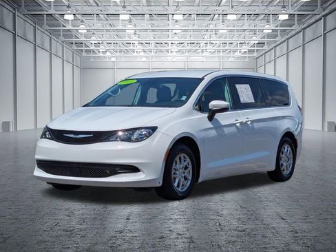 Used 2023 Chrysler Voyager LX FWD image 9