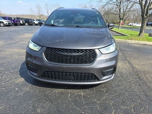 Used 2021 Chrysler Pacifica Touring-L w/ S Appearance Package image 2