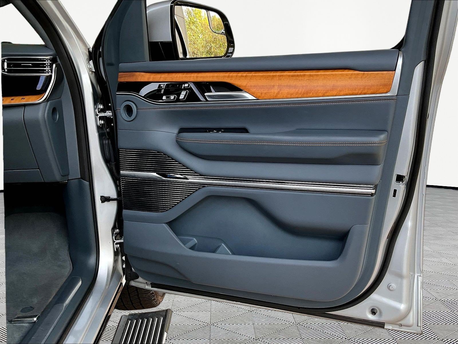 Used 2022 Jeep Grand Wagoneer Series II w/ Convenience Group III AWD/4WD image 29
