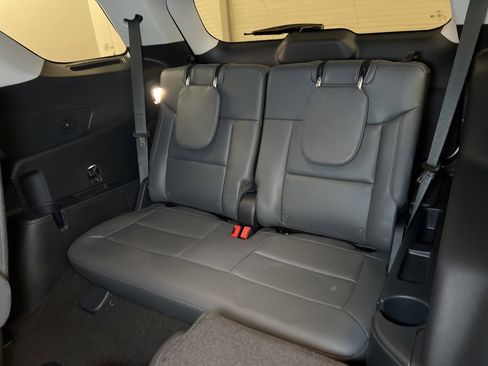 Used 2025 Ford Explorer Active w/ Active Comfort Package image 27