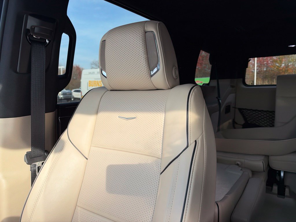 Used 2023 Cadillac Escalade Premium Luxury w/ LPO, Floor Liner Package AWD/4WD image 7