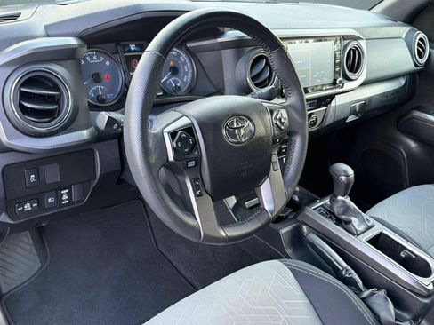 Used 2022 Toyota Tacoma TRD Off-Road w/ Technology Package RWD image 4