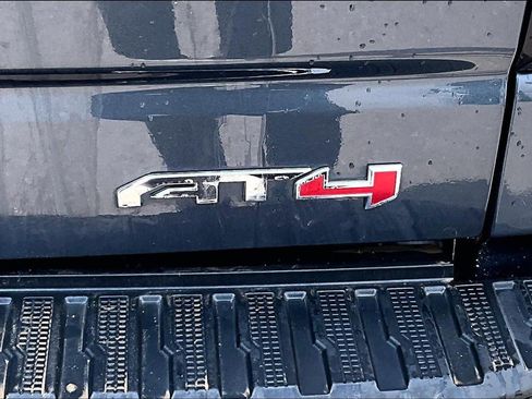 Used 2021 GMC Sierra 1500 AT4 w/ AT4 Value Package AWD/4WD image 8